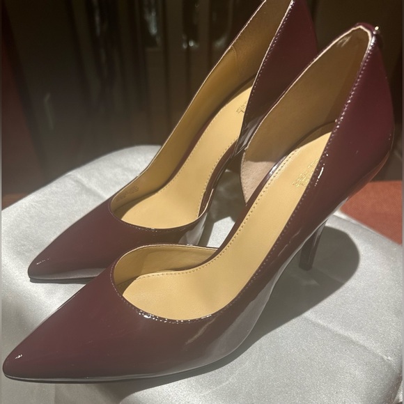 MICHAEL KORS MAROON PATENT LEATHER PUMPS SZ 8 LIKE NEW CONDITION - Picture 1 of 12